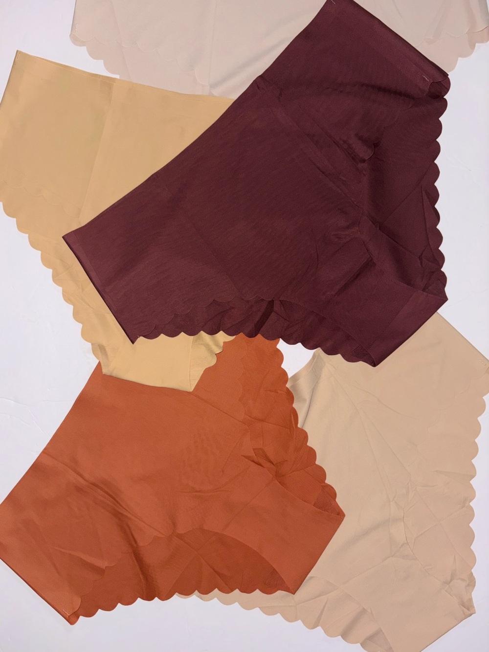 Seamless Scallop-Edge Women’s Briefs - Burgundy, Rust & Nude